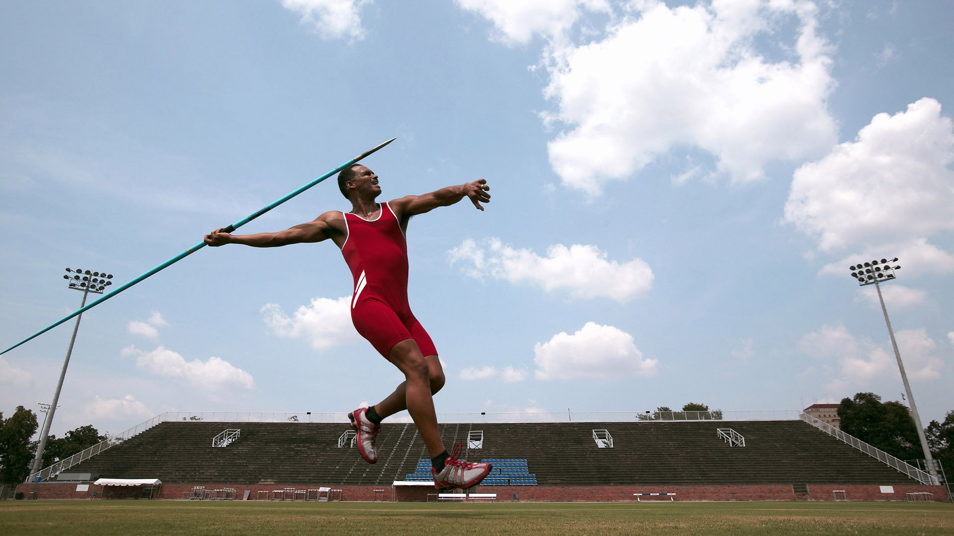 “新都垒球赛：攻守之战，谁能突破极限？”